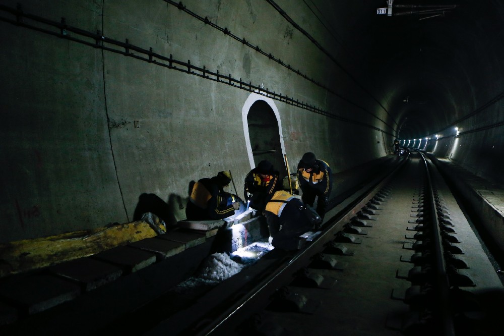 沁水铁路运营隧道病害现状